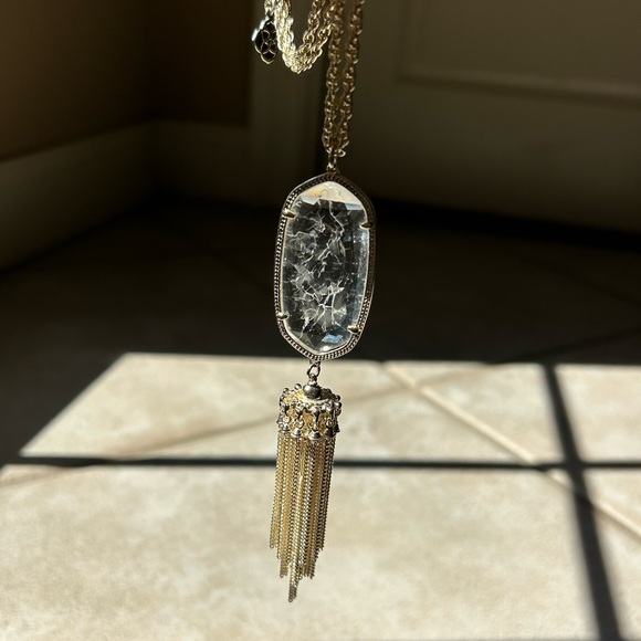 Kendra Scott Rayne Gold Pendant Fringe Necklace Crackle - Picture 3 of 4